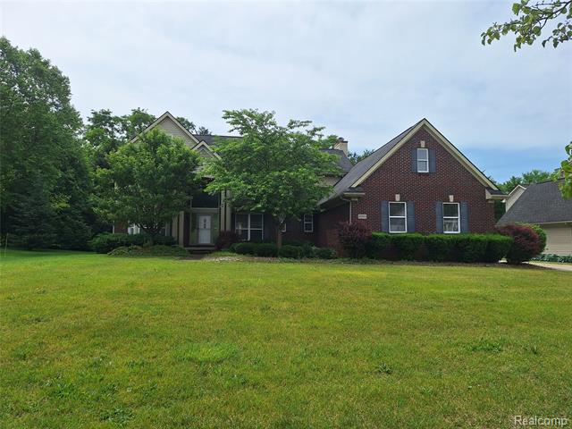 front view picture of 8993 Haymarket St, White Lake, MI. 48386