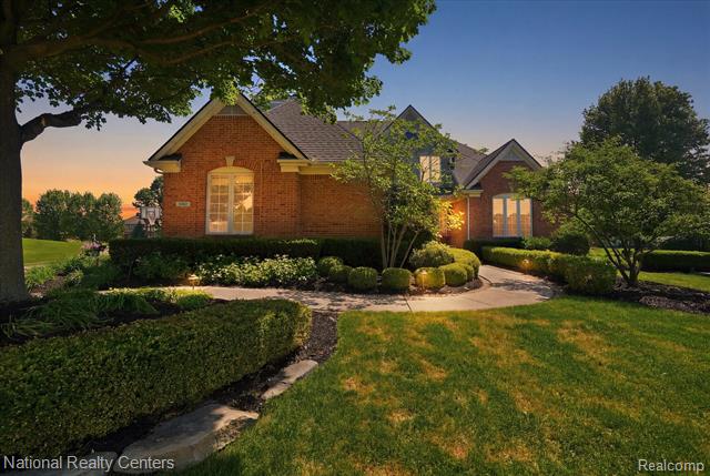 front view picture of 1042 Saint Andrews, Highland, MI. 48357