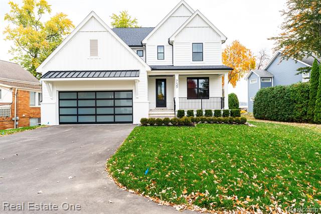 front view picture of 759 Lyle Dr, Waterford, MI. 48327