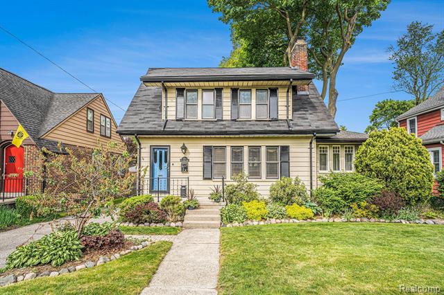 front view picture of 482 W Iroquois Rd, Pontiac, MI. 48341
