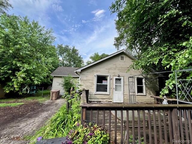 front view picture of 12 Hazel Ave, Pontiac, MI. 48341