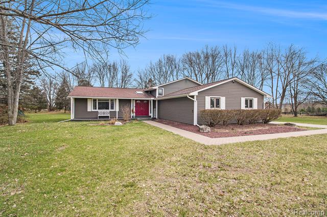 front view picture of 1101 Shotey Ct, Milford, MI. 48380