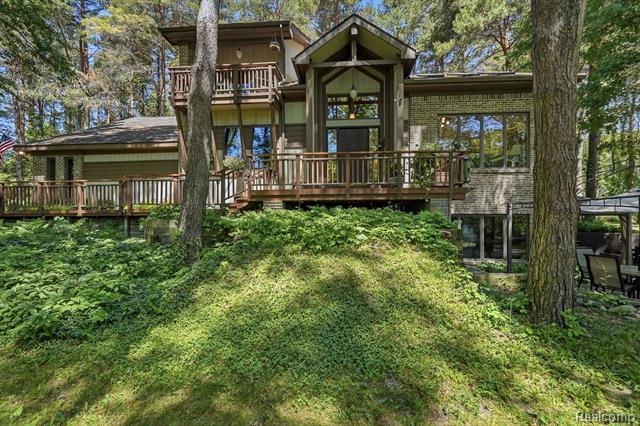 front view picture of 356 Avanti Ln, Highland, MI. 48357