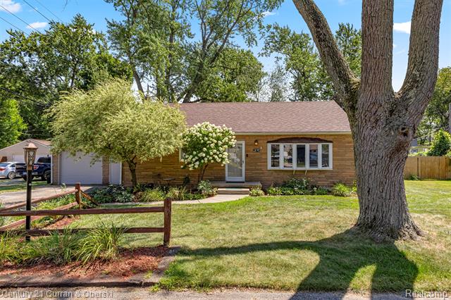front view picture of 1029 Monica Pl, Waterford, MI. 48327