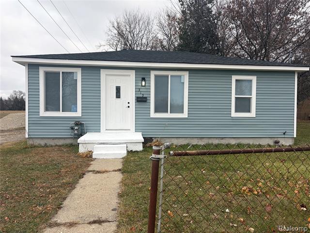 front view picture of 319 Bagley St, Pontiac, MI. 48341