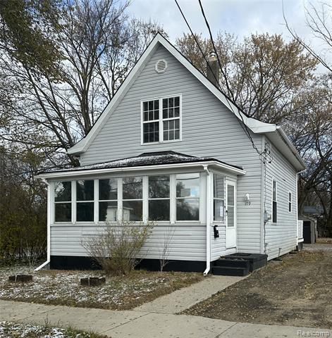 front view picture of 179 Lake St, Pontiac, MI. 48341