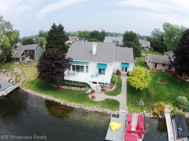front view picture of 762 Golden Shores Dr, White Lake, MI. 48386