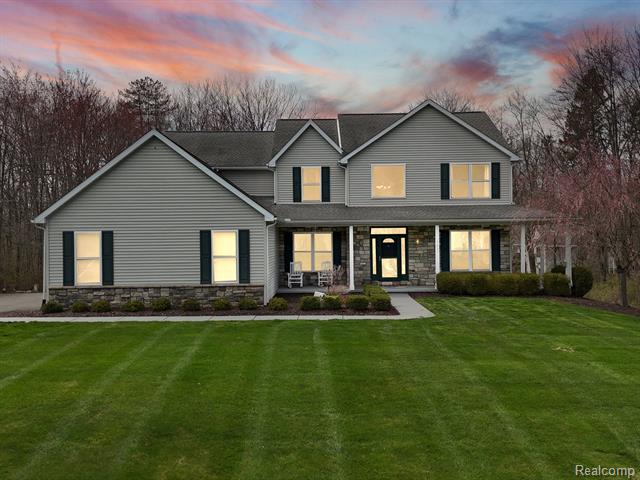 front view picture of 1657 White Cliff Drive, Howell, MI. 48843