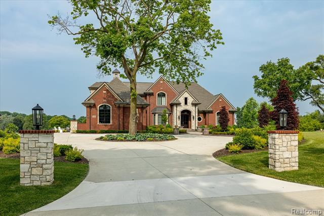 front view picture of 45505 N Territorial Road, Plymouth, MI. 48170