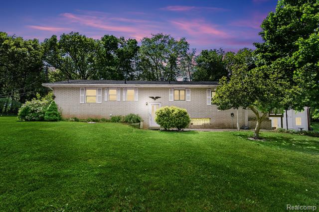 front view picture of 7109 Lake Shore Drive, Chelsea, MI. 48118