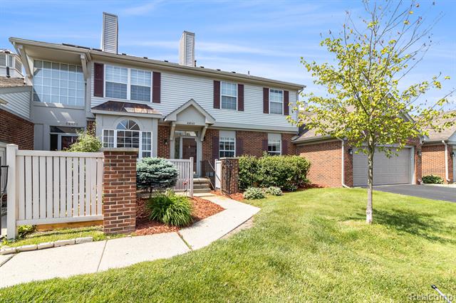 front view picture of 49649 Draper Circle, Plymouth, MI. 48170
