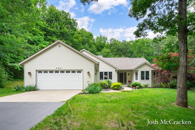 front view picture of 3221 Bewell Avenue Se, Lowell, MI. 49331