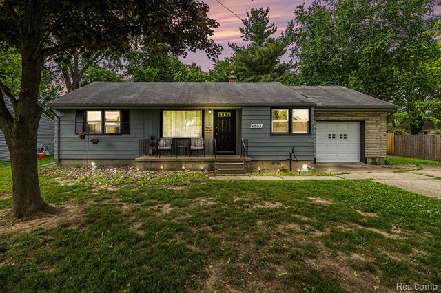 front view picture of 4292 Woodrow Avenue, Burton, MI. 48509