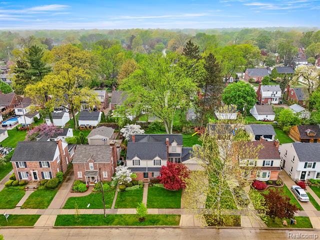 front view picture of 352 S York Street, Dearborn, MI. 48124
