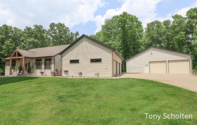 front view picture of 6374 Arrowhead Trail, Middleville, MI. 49333
