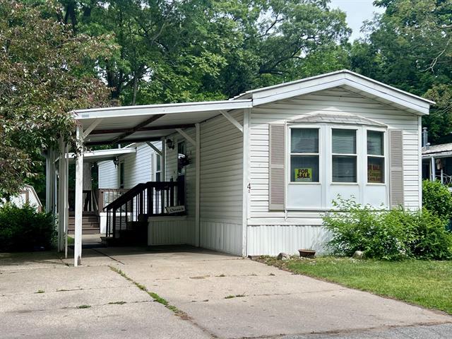 front view picture of 2701 Huizenga Street, Muskegon, MI. 49444