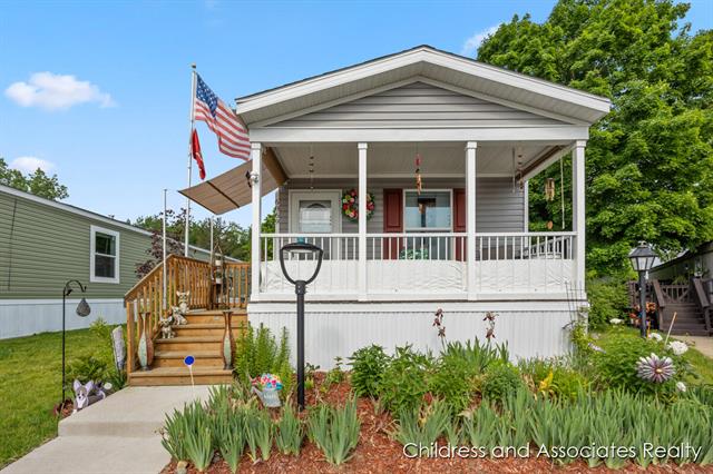 front view picture of 6869 Vinewood Avenue Ne, Belmont, MI. 49306