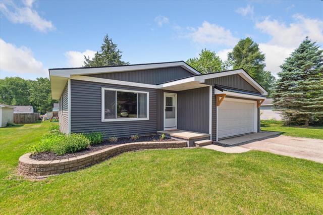 front view picture of 4776 Joan Lane, Pinckney, MI. 48169
