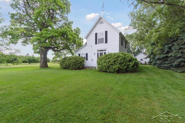 front view picture of 21665 Frost Road, Merrill, MI. 48637