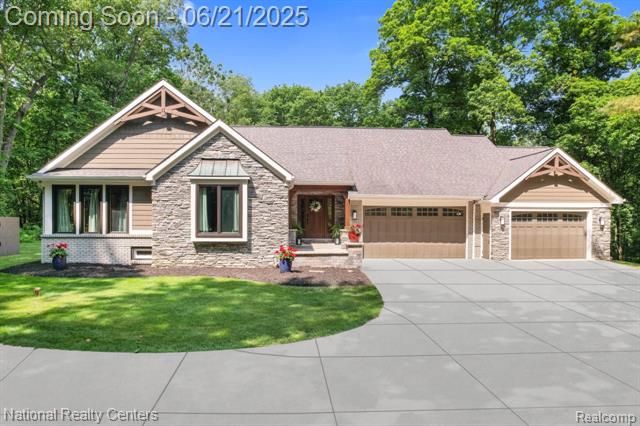 front view picture of 11500 Lisa Lori Lane, South Lyon, MI. 48178