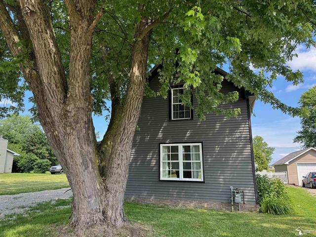 front view picture of 9714 S Dixie Highway, Erie, MI. 48133