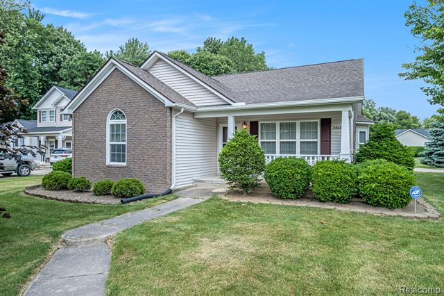 front view picture of 2304 Hickory Hollow, Burton, MI. 48519
