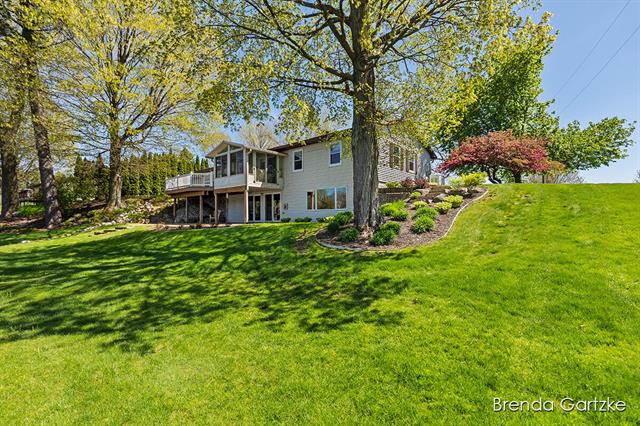front view picture of 9555 Whittall Street Ne, Rockford, MI. 49341