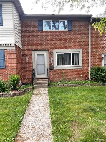 front view picture of 25731 Salem Court, Roseville, MI. 48066