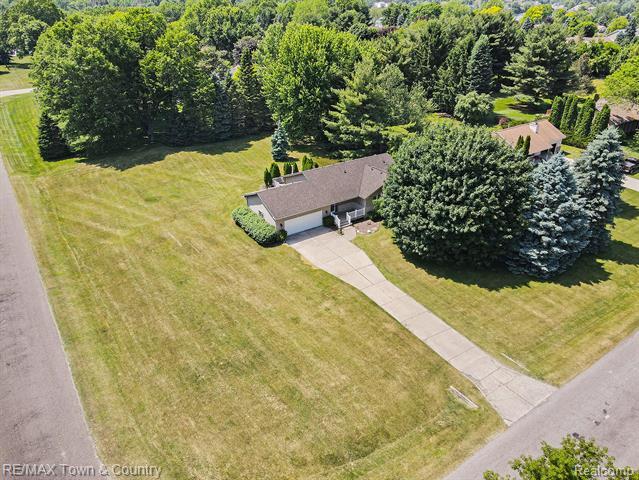 front view picture of 11403 Balfour Drive, Fenton, MI. 48430