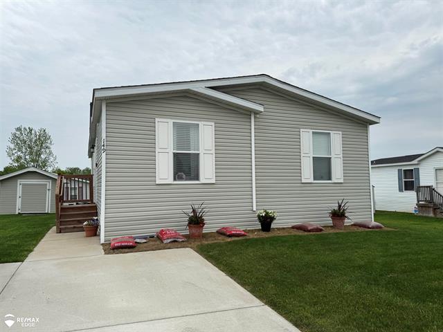 front view picture of 149 W Chestnut Circle, Davison, MI. 48423