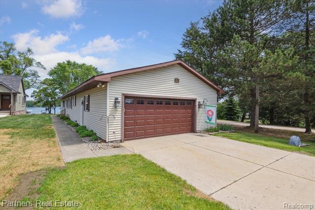 front view picture of 8331 Hilton Road, Brighton, MI. 48114