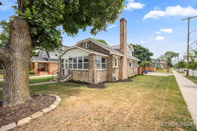 front view picture of 2356 Paris Avenue, Grand Rapids, MI. 49507