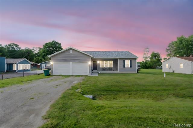 front view picture of 5074 Burma Road, Smiths Creek, MI. 48074