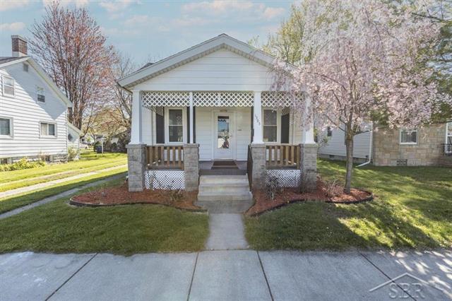 front view picture of 1303 S Warner Street, Bay City, MI. 48706
