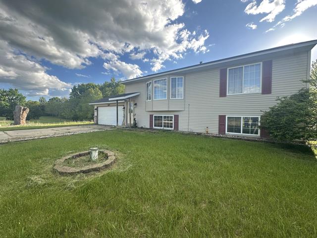 front view picture of 1384 Fairview Drive, Hastings, MI. 49058
