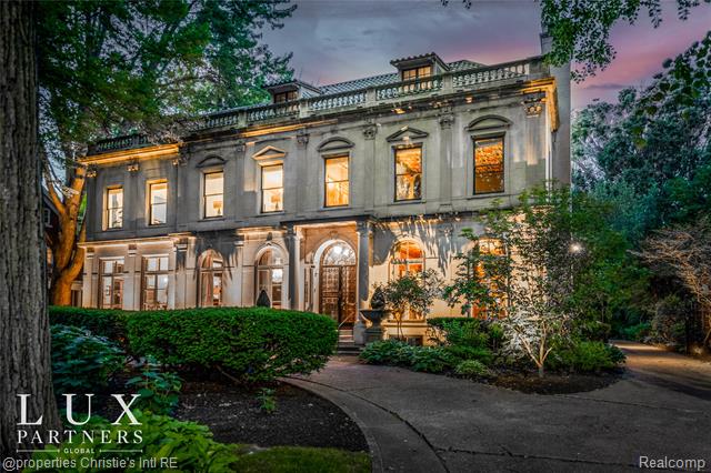 front view picture of 2150 Iroquois Street, Detroit, MI. 48201