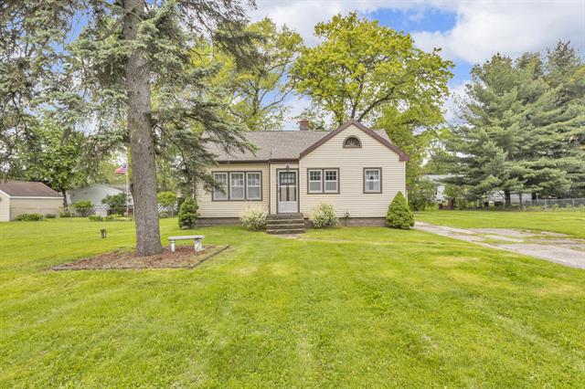 front view picture of 870 Bryant Avenue, Jackson, MI. 49202