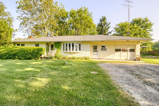 front view picture of 3293 W Oregon Road, Lapeer, MI. 48446