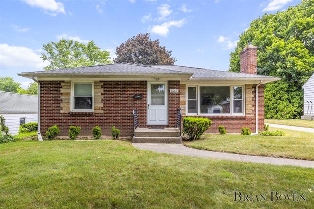 front view picture of 1665 7Th Street Nw, Grand Rapids, MI. 49504