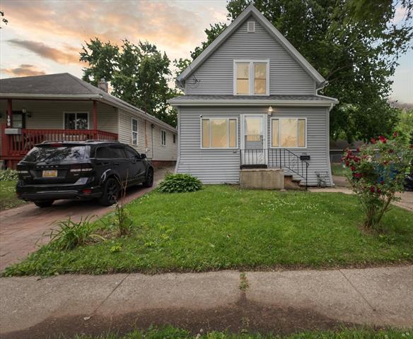 front view picture of 196 E Kingman Avenue, Battle Creek, MI. 49014