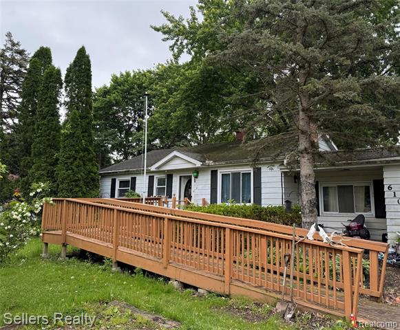 front view picture of 6106 E Hill Road, Grand Blanc, MI. 48439
