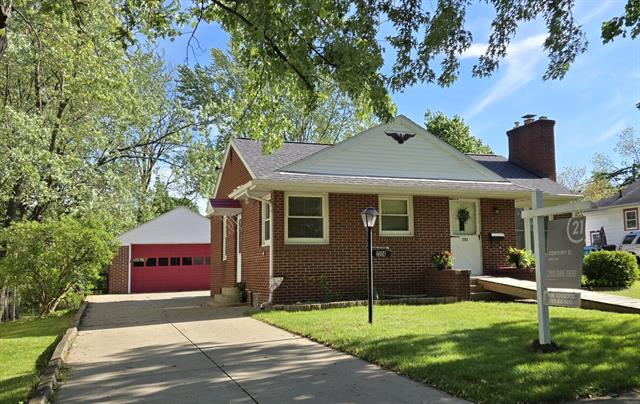 front view picture of 2204 Lakeway Avenue, Kalamazoo, MI. 49001
