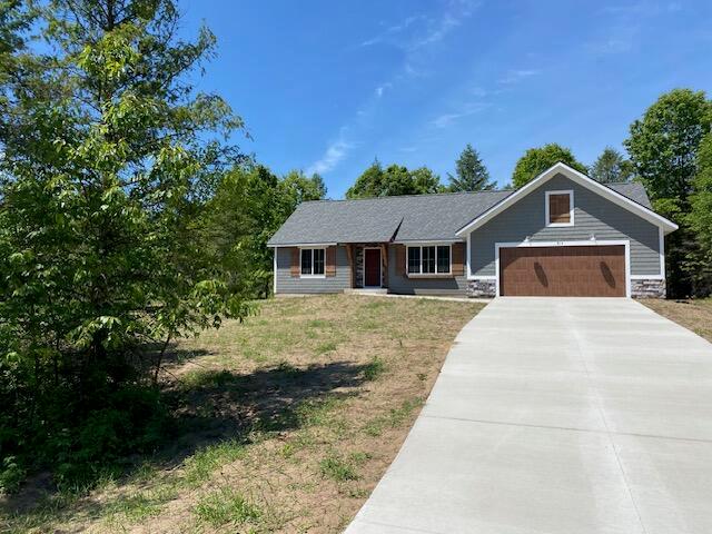 front view picture of 914 Apple Ridge Court, Allegan, MI. 49010