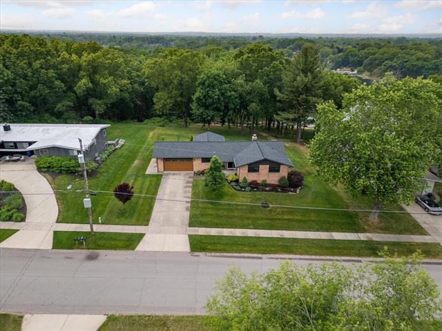 front view picture of 3801 Keeweenaw Drive Ne, Grand Rapids, MI. 49525