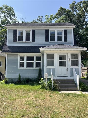 front view picture of 1326 Dickinson Street Se, Grand Rapids, MI. 49507
