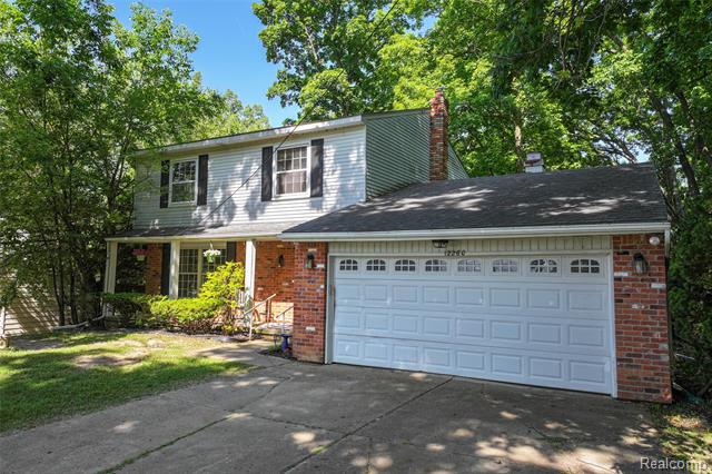 front view picture of 12260 Dollar Lake Drive, Fenton, MI. 48430