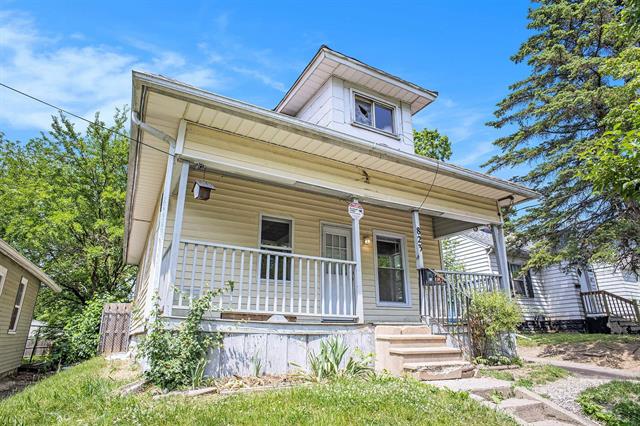 front view picture of 823 Larned Street, Lansing, MI. 48912