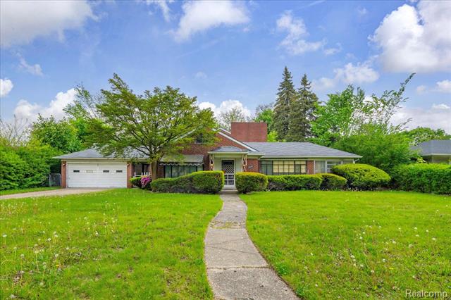 front view picture of 17240 Pontchartrain Boulevard, Highland Park, MI. 48203