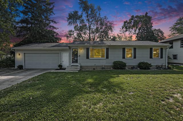 front view picture of 464 St Clair Avenue Nw, Grand Rapids, MI. 49534