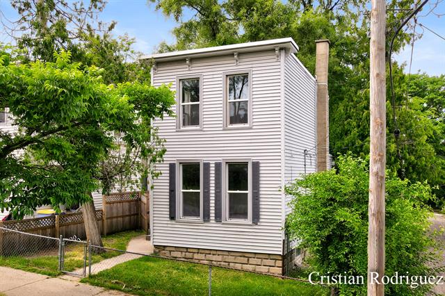 front view picture of 243 Fairbanks Street Ne, Grand Rapids, MI. 49503